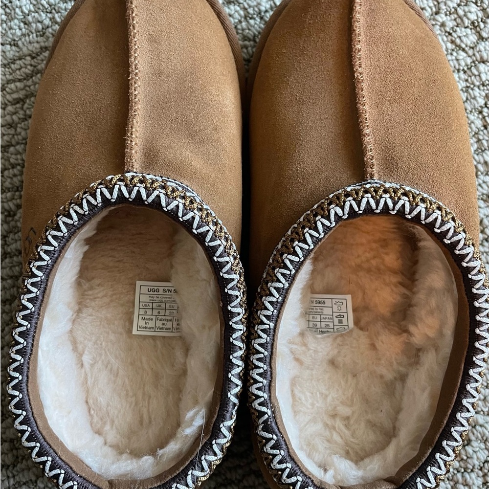 UGG brown suede clogs. Great condition. Women’s size 8